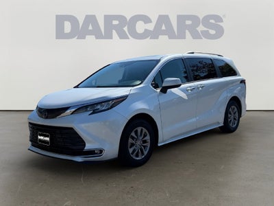 2023 Toyota Sienna XLE 8 Passenger