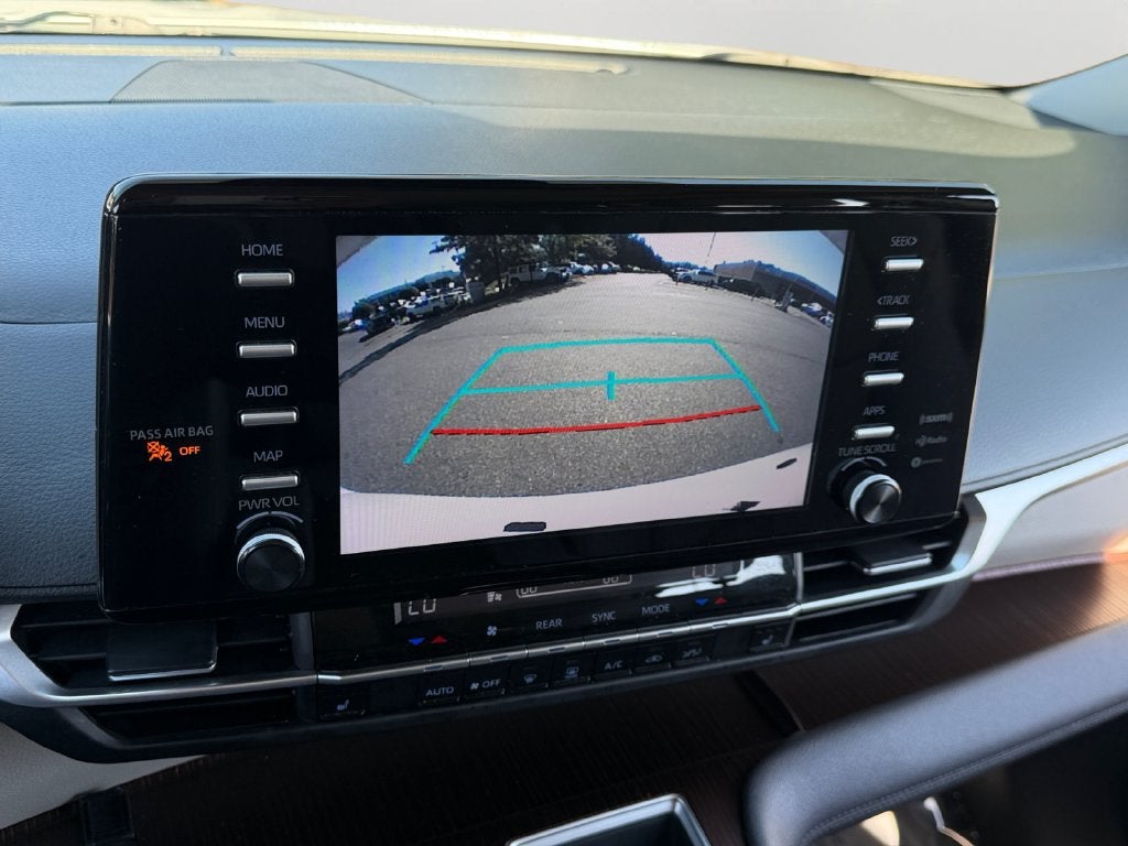 2023 Toyota Sienna XLE 8 Passenger