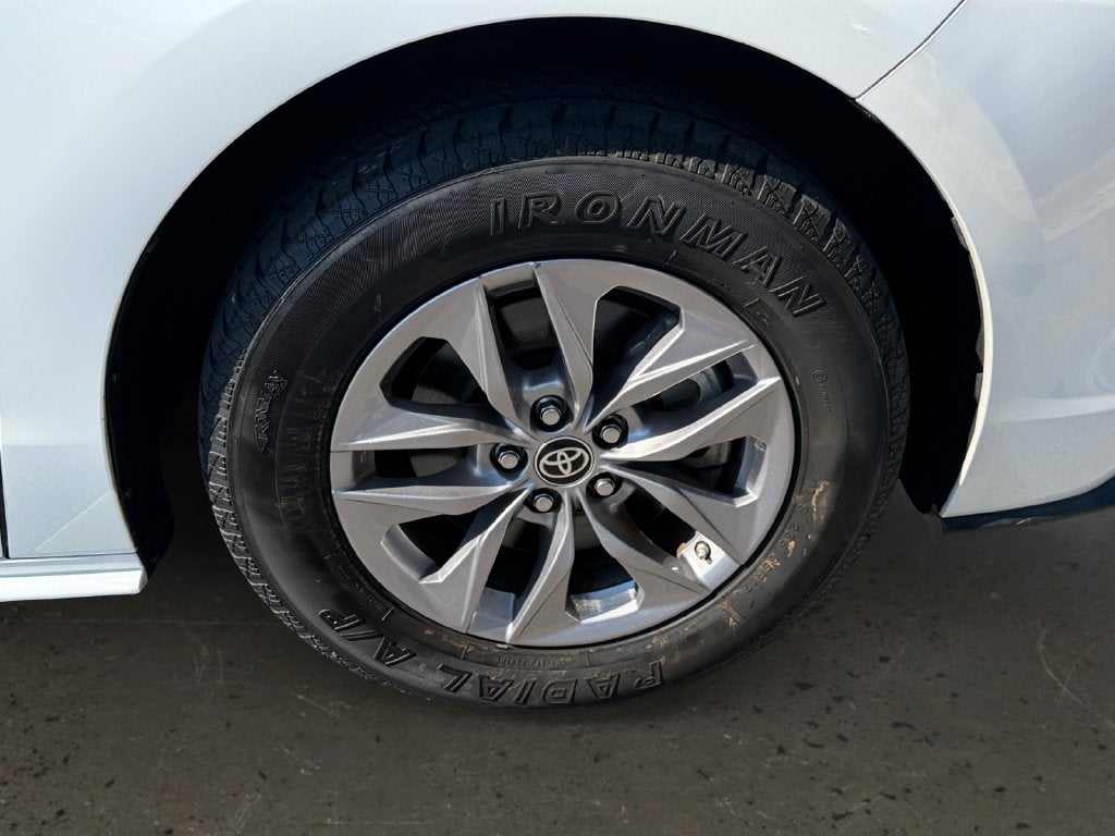 2023 Toyota Sienna XLE 8 Passenger