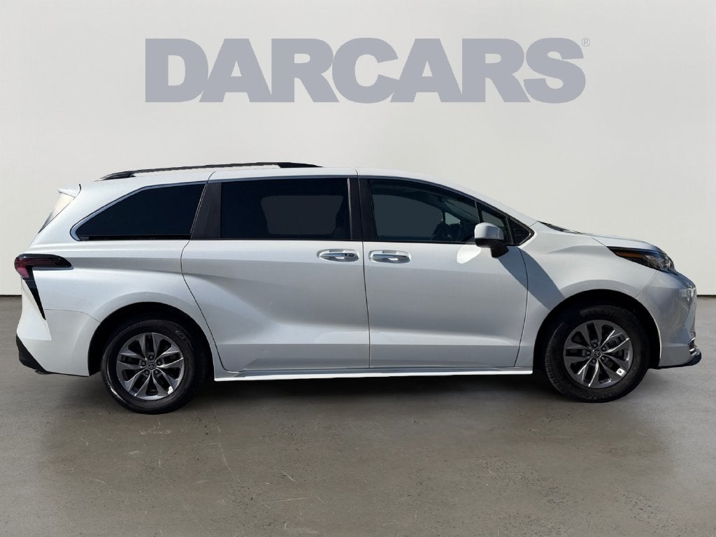2023 Toyota Sienna XLE 8 Passenger