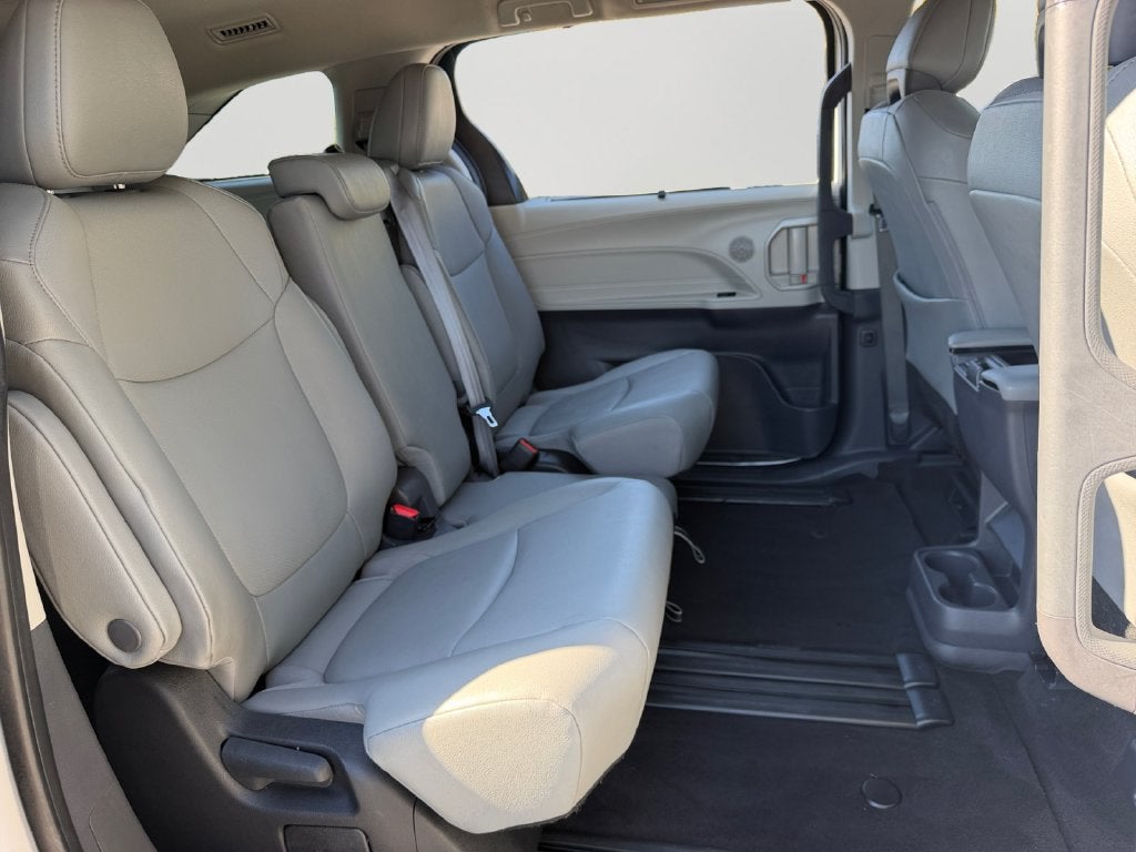 2023 Toyota Sienna XLE 8 Passenger