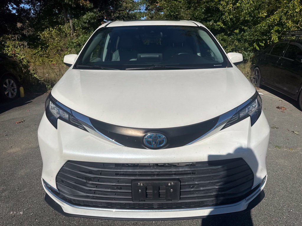 2021 Toyota Sienna XLE 8 Passenger