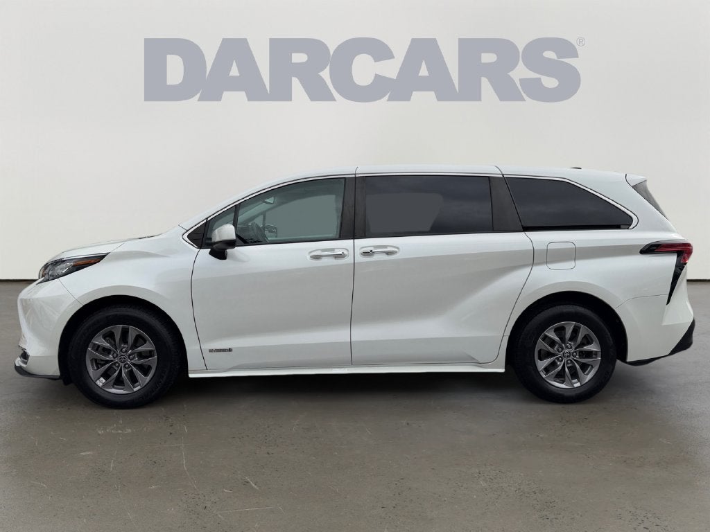 2021 Toyota Sienna XLE 8 Passenger