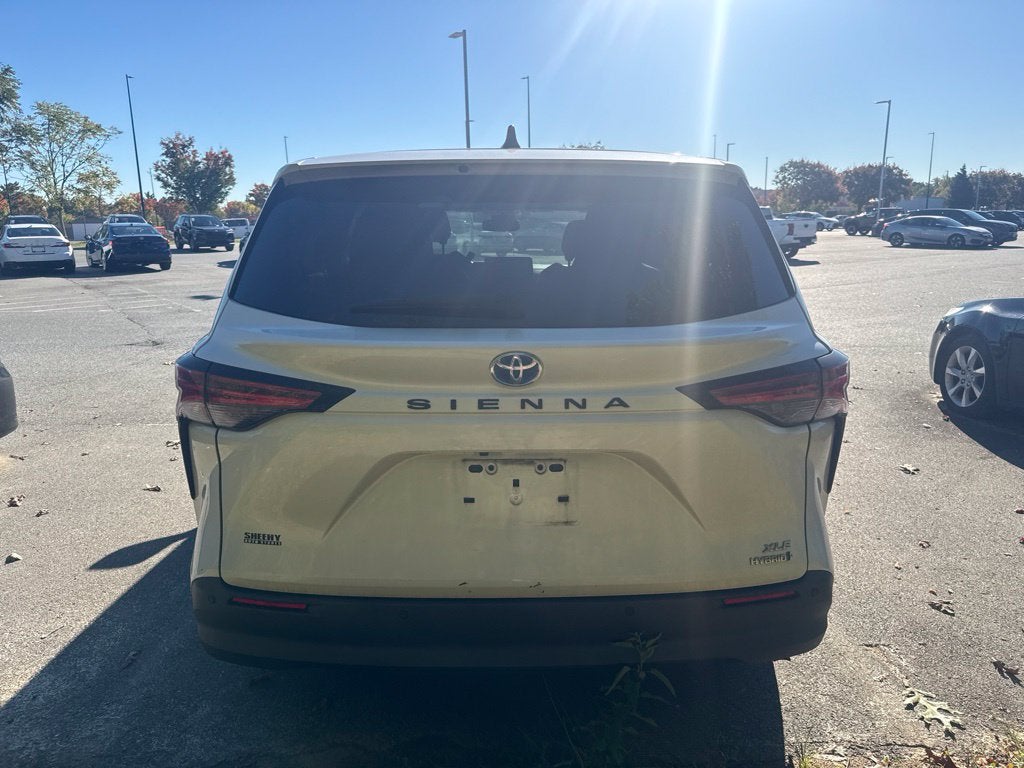 2021 Toyota Sienna XLE 8 Passenger