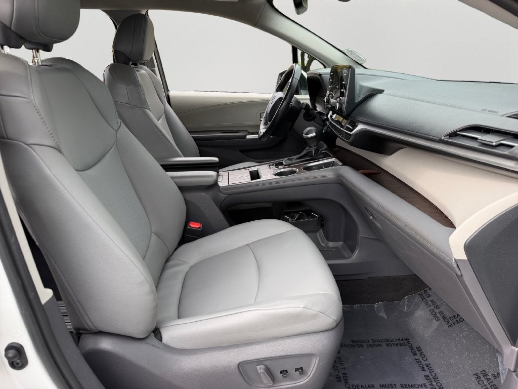 2021 Toyota Sienna XLE 8 Passenger