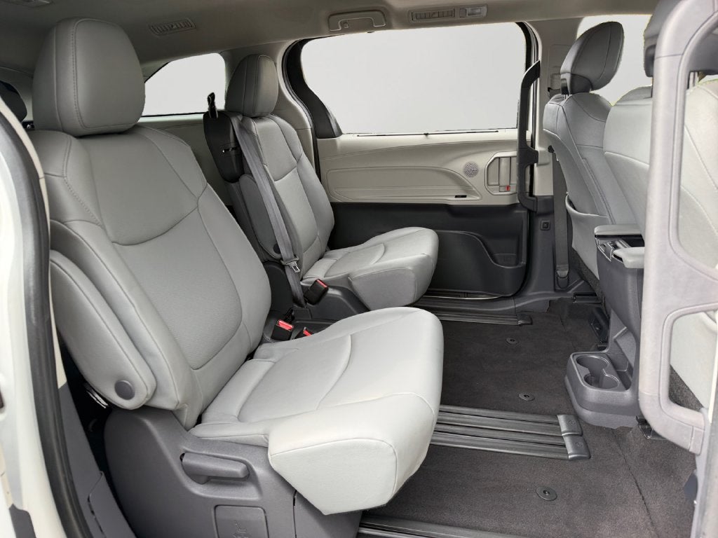 2021 Toyota Sienna XLE 8 Passenger