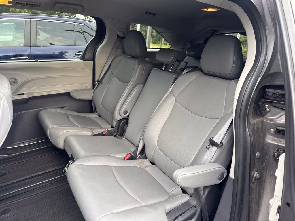 2022 Toyota Sienna XLE 8 Passenger