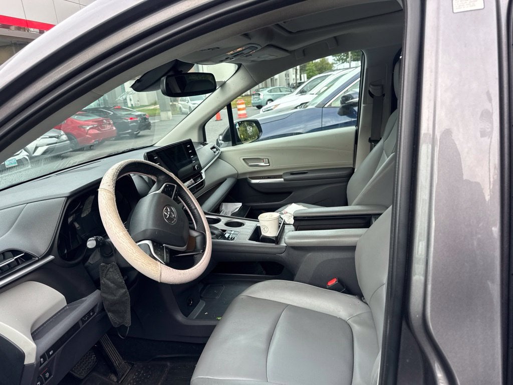 2022 Toyota Sienna XLE 8 Passenger
