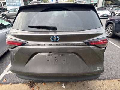 2022 Toyota Sienna XLE 8 Passenger