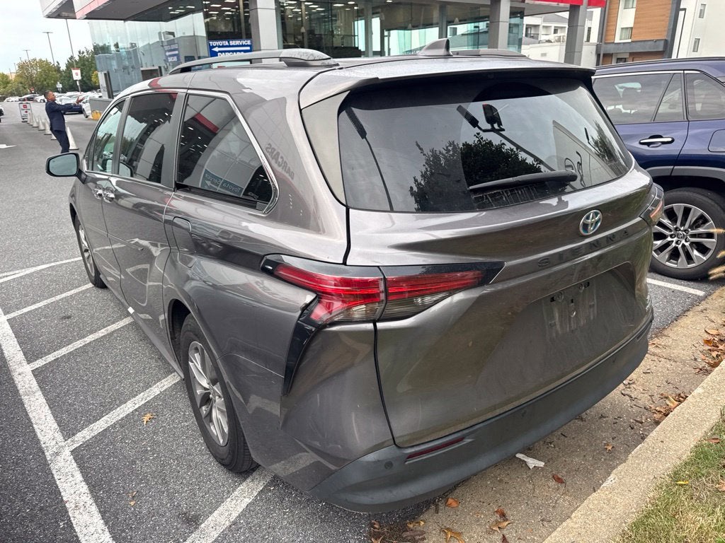2022 Toyota Sienna XLE 8 Passenger