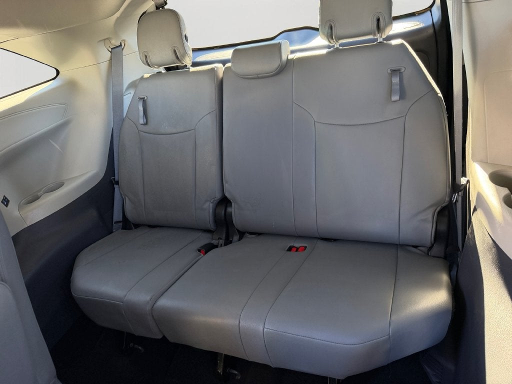 2022 Toyota Sienna XLE 8 Passenger