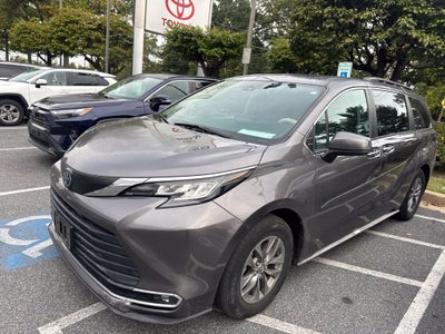 2022 Toyota Sienna XLE 8 Passenger
