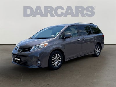 2019 Toyota Sienna XLE Premium 8 Passenger LOW MILES!