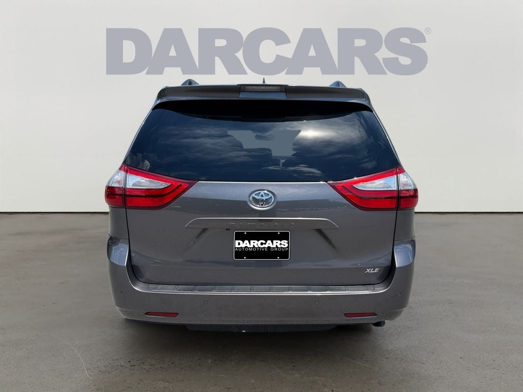 2019 Toyota Sienna XLE Premium 8 Passenger LOW MILES!
