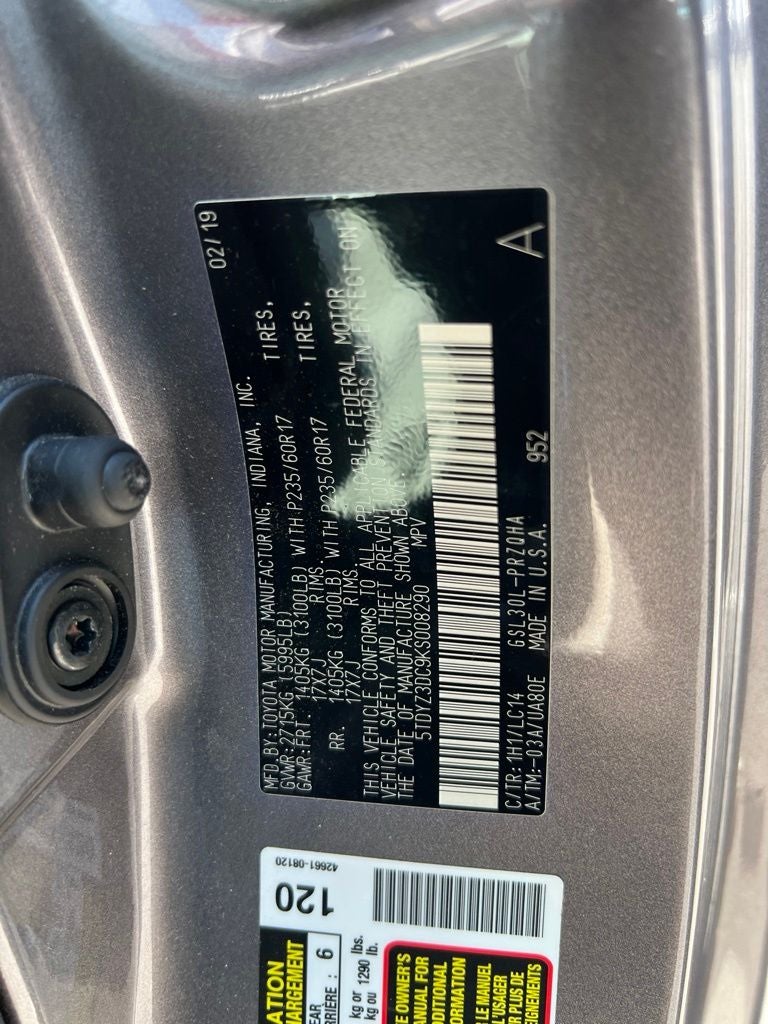 2019 Toyota Sienna XLE Premium 8 Passenger LOW MILES!