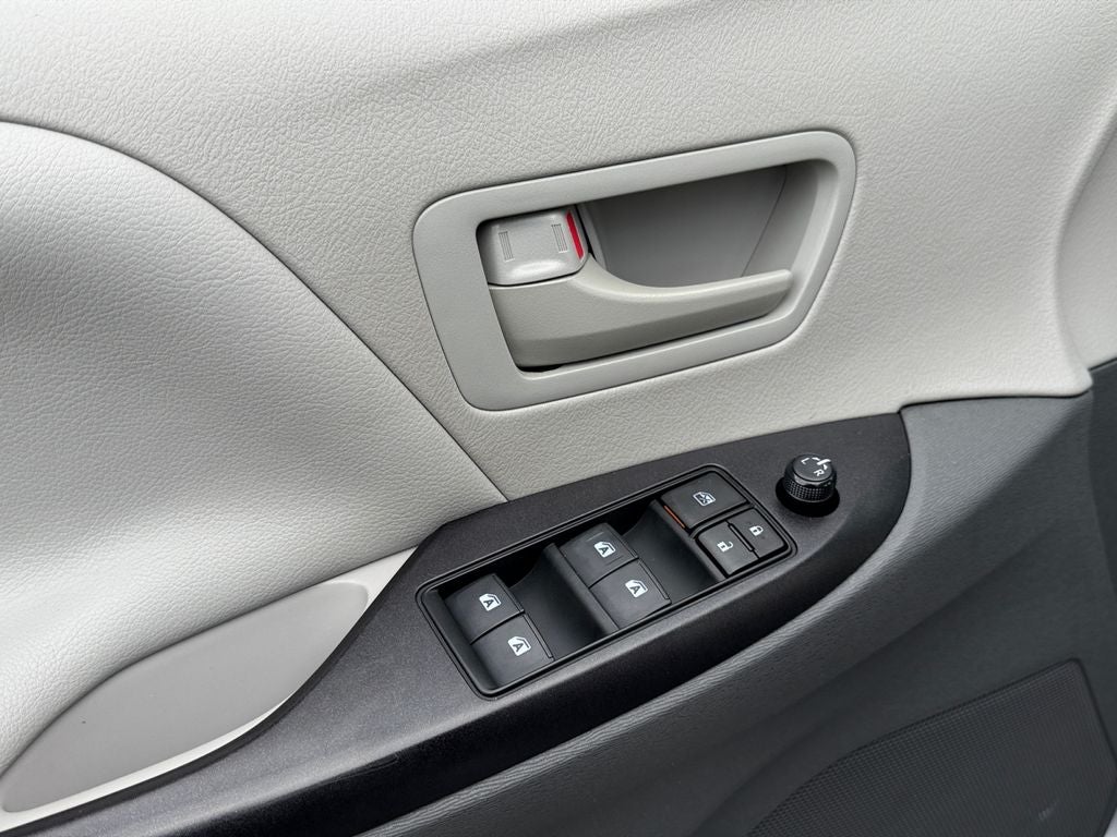 2017 Toyota Sienna L 7 Passenger