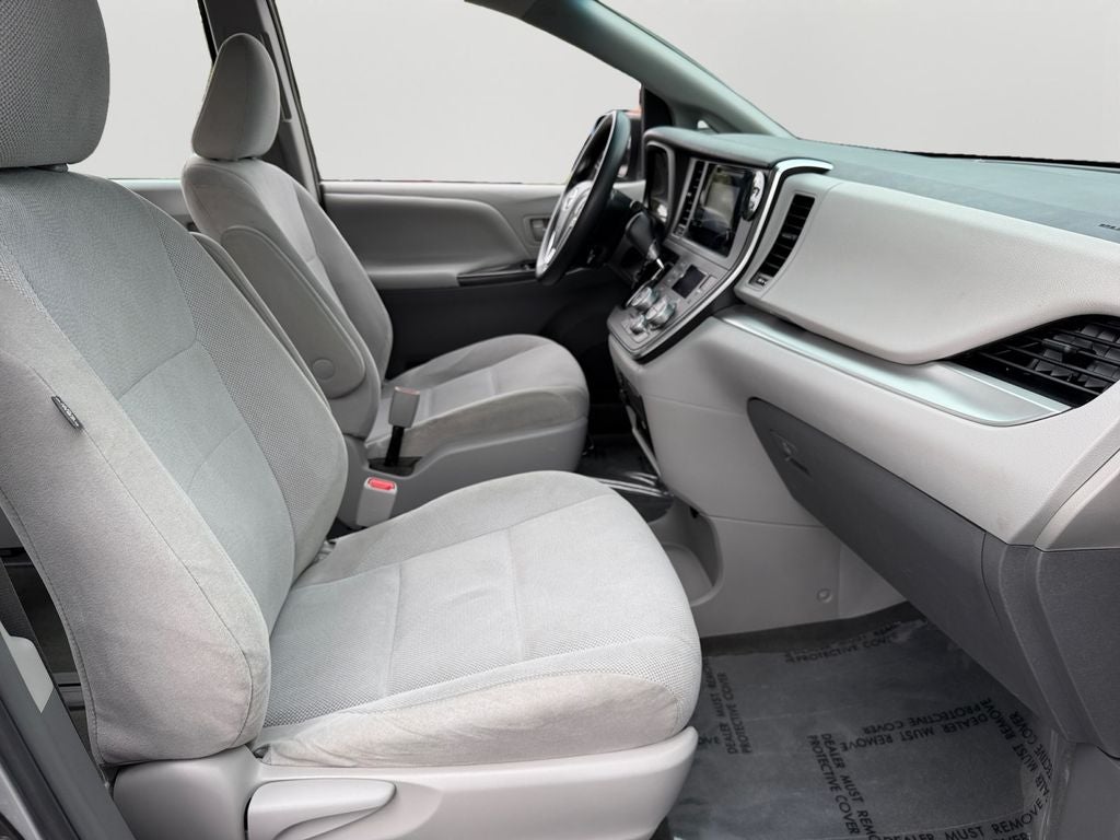 2017 Toyota Sienna L 7 Passenger