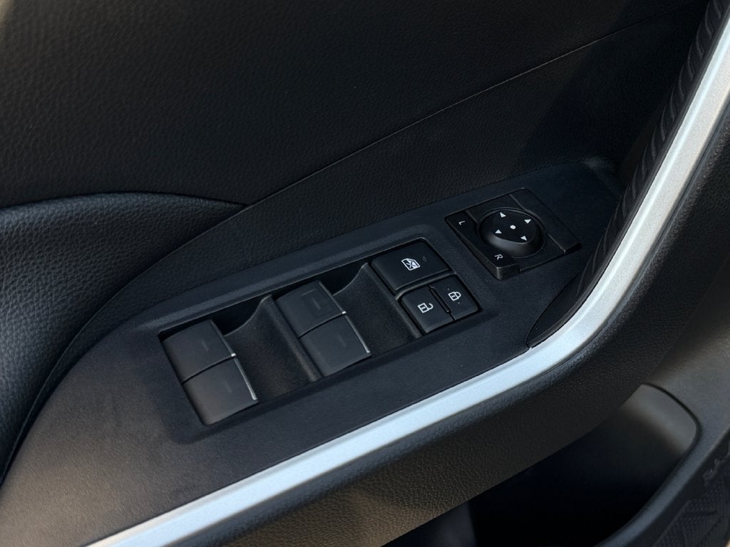 2023 Toyota RAV4 Hybrid XLE W/ SUNROOF!