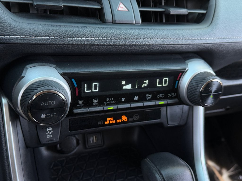 2023 Toyota RAV4 Hybrid XLE W/ SUNROOF!