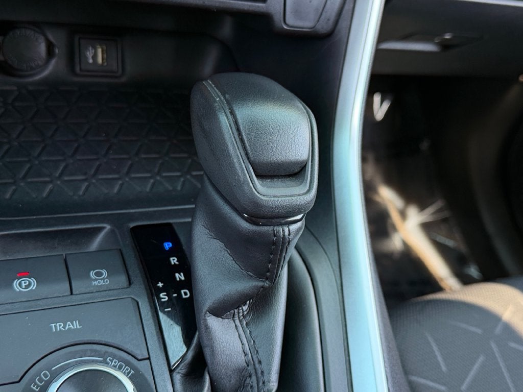 2023 Toyota RAV4 Hybrid XLE W/ SUNROOF!