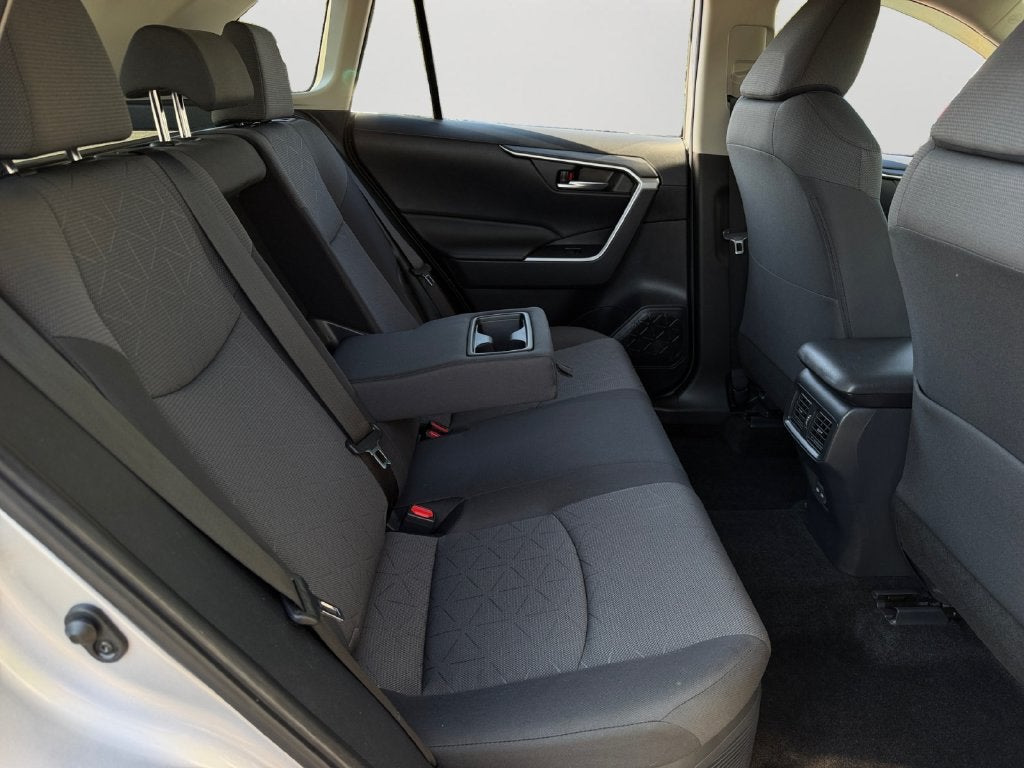 2023 Toyota RAV4 Hybrid XLE W/ SUNROOF!