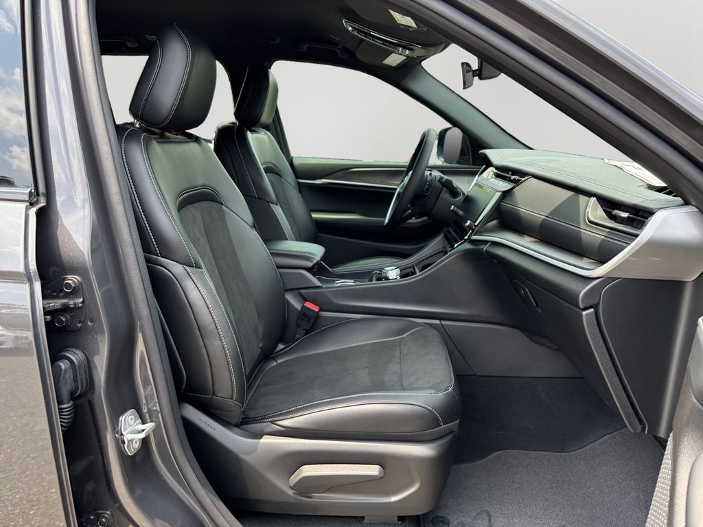 2026 Jeep Grand Cherokee Altitude