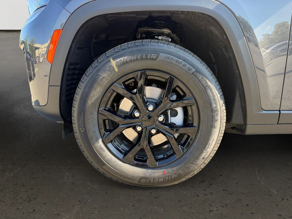 2026 Jeep Grand Cherokee Laredo Altitude
