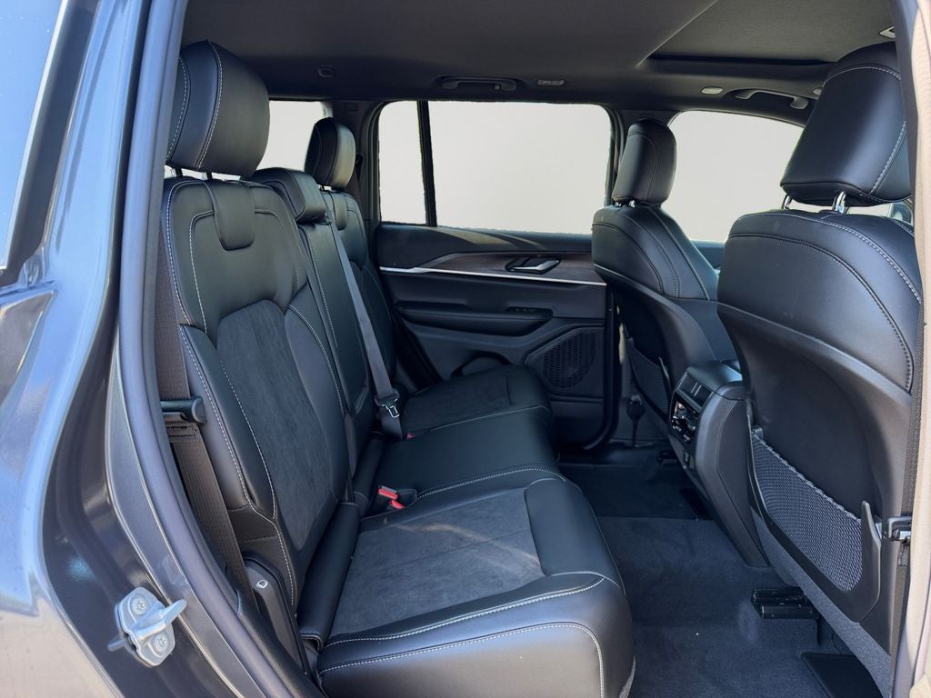 2026 Jeep Grand Cherokee Laredo Altitude
