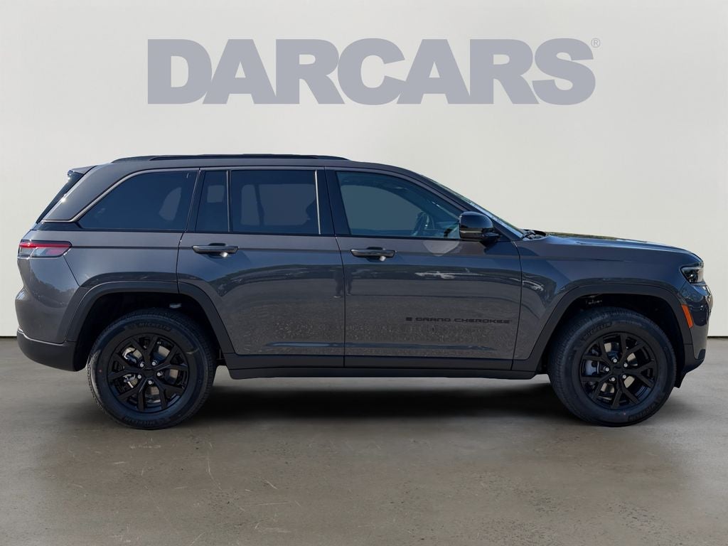 2026 Jeep Grand Cherokee Laredo Altitude