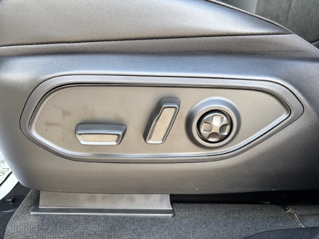 2027 Jeep Grand Cherokee L Laredo Altitude
