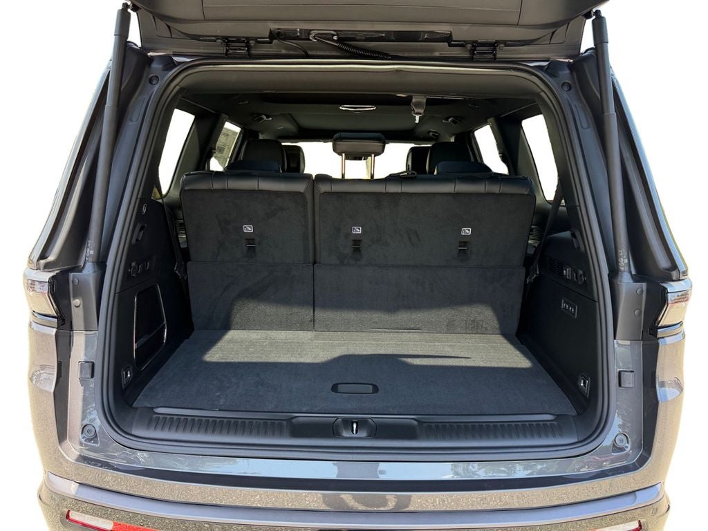 2026 Jeep Grand Wagoneer Base