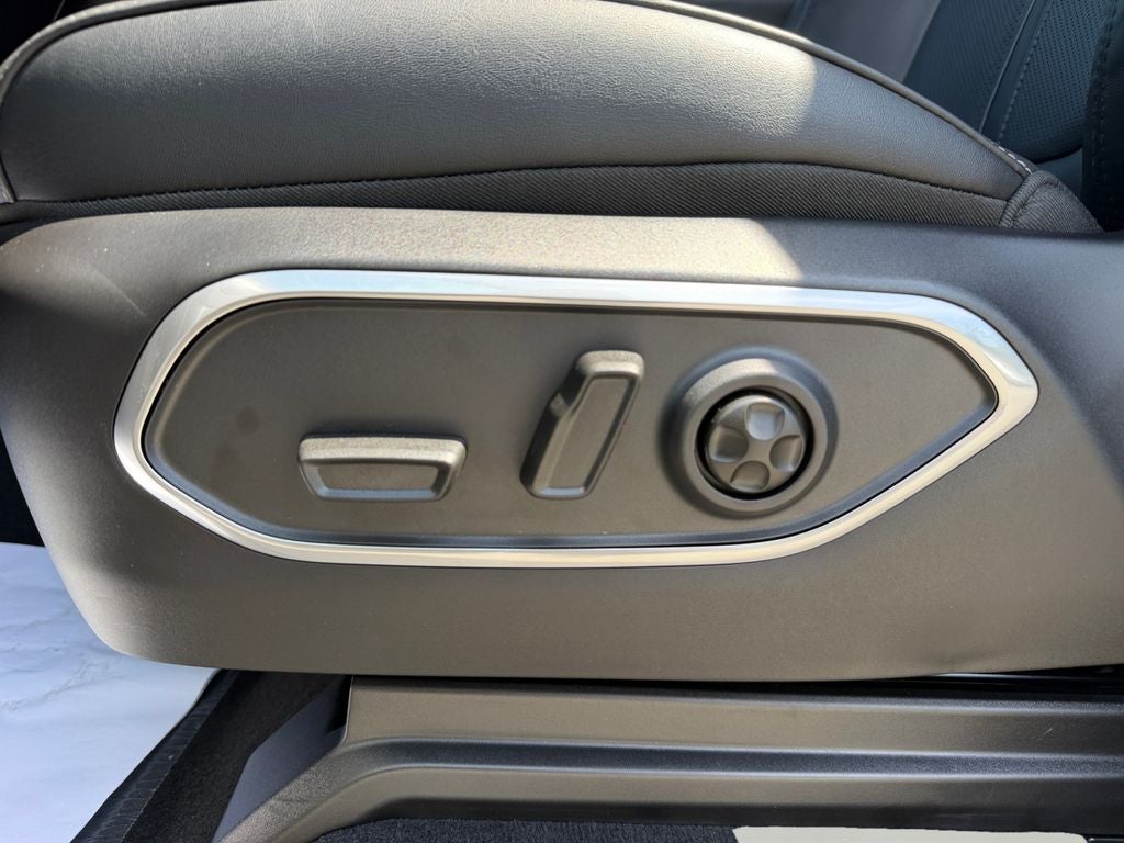 2026 Jeep Grand Wagoneer Base