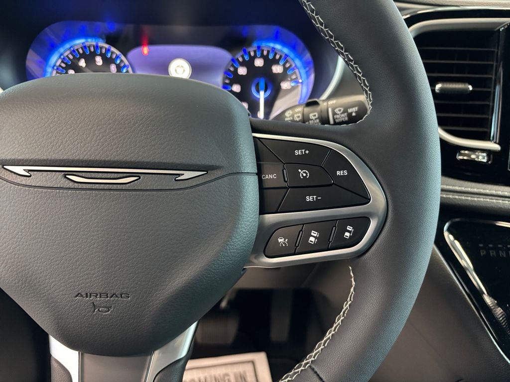 2027 Chrysler Pacifica Select