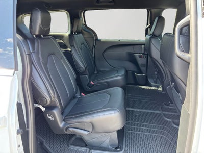 2027 Chrysler Pacifica LX