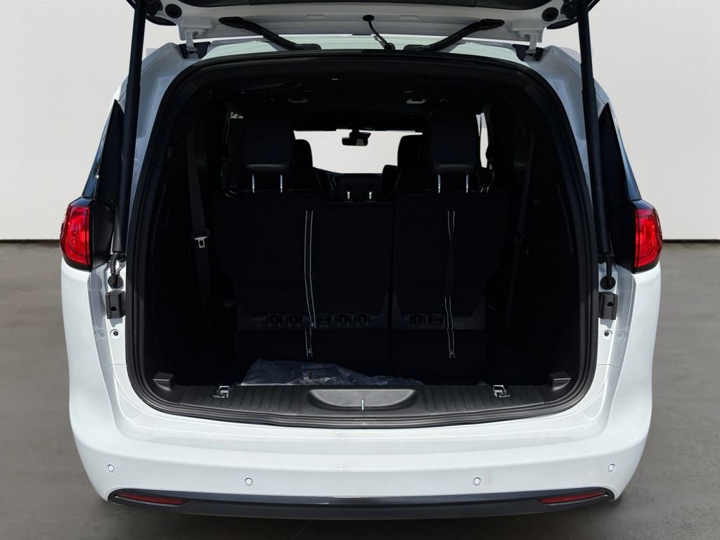 2027 Chrysler Pacifica LX