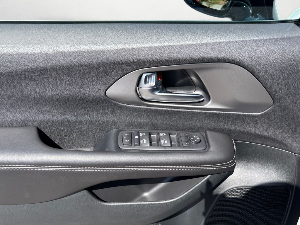 2027 Chrysler Pacifica LX