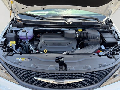 2027 Chrysler Pacifica LX