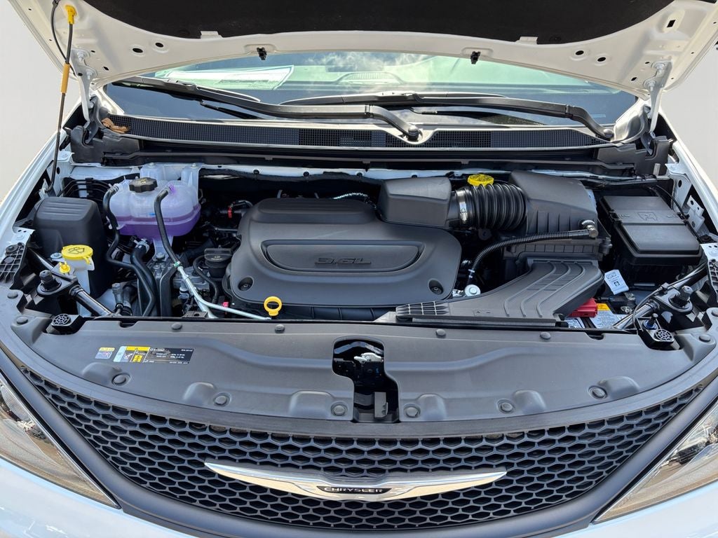 2027 Chrysler Pacifica LX