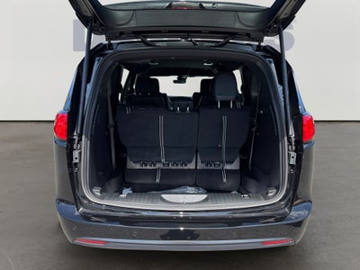 2027 Chrysler Pacifica LX