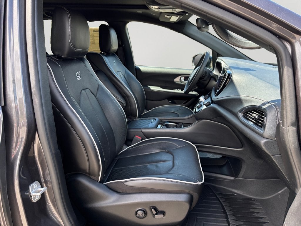 2023 Chrysler Pacifica Hybrid Limited