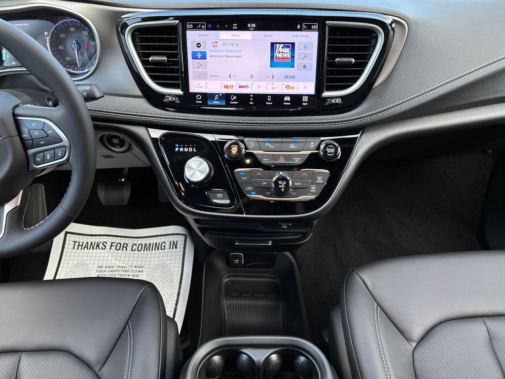 2027 Chrysler Pacifica Select