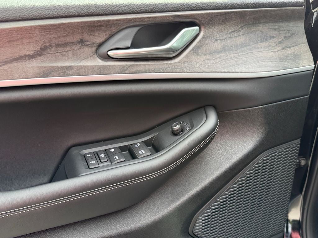 2026 Jeep Grand Cherokee Altitude