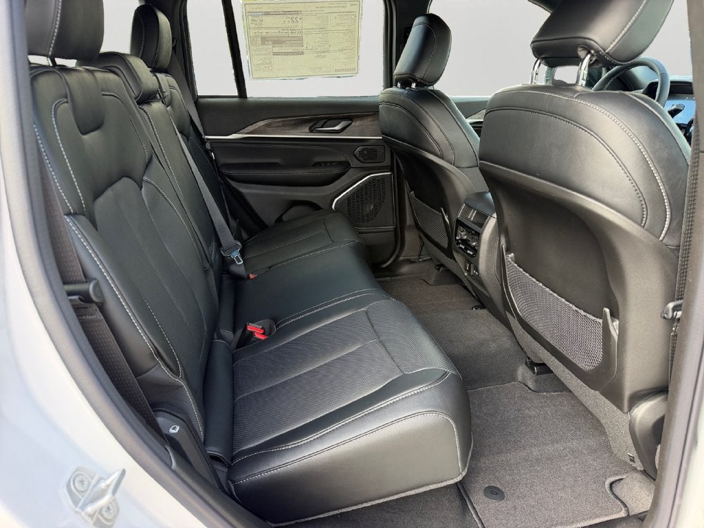 2027 Jeep Grand Cherokee Limited Reserve