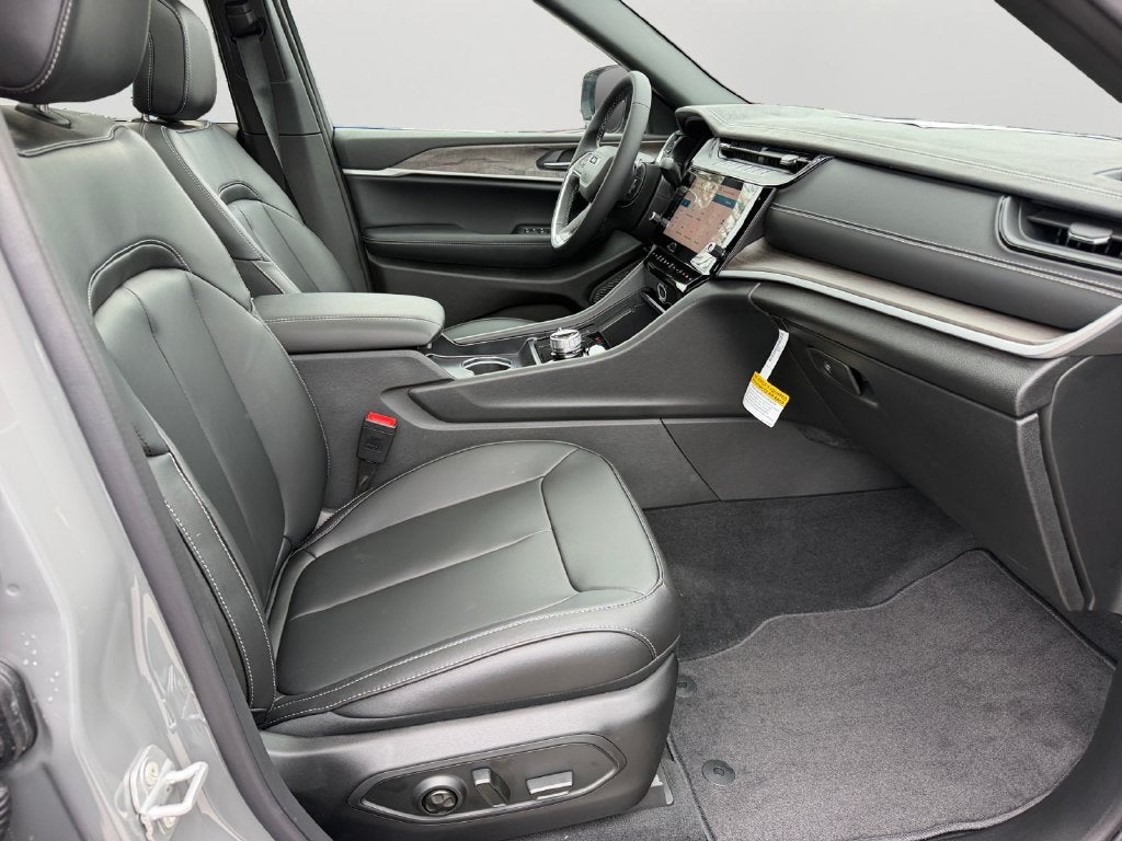 2027 Jeep Grand Cherokee Limited Reserve