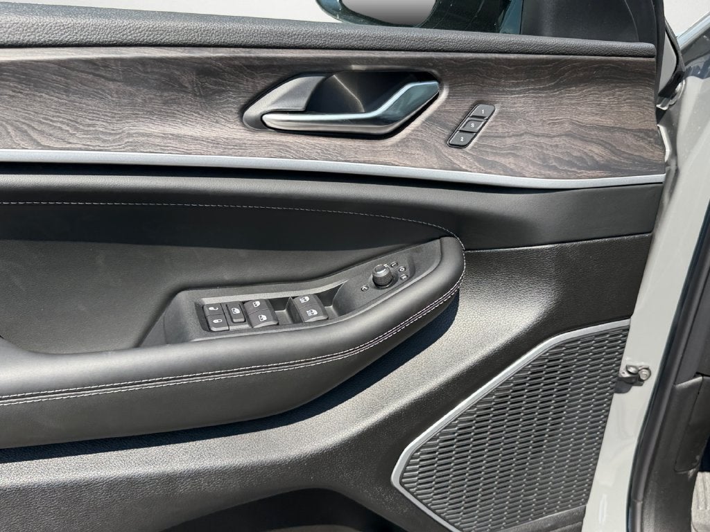 2027 Jeep Grand Cherokee Limited Reserve