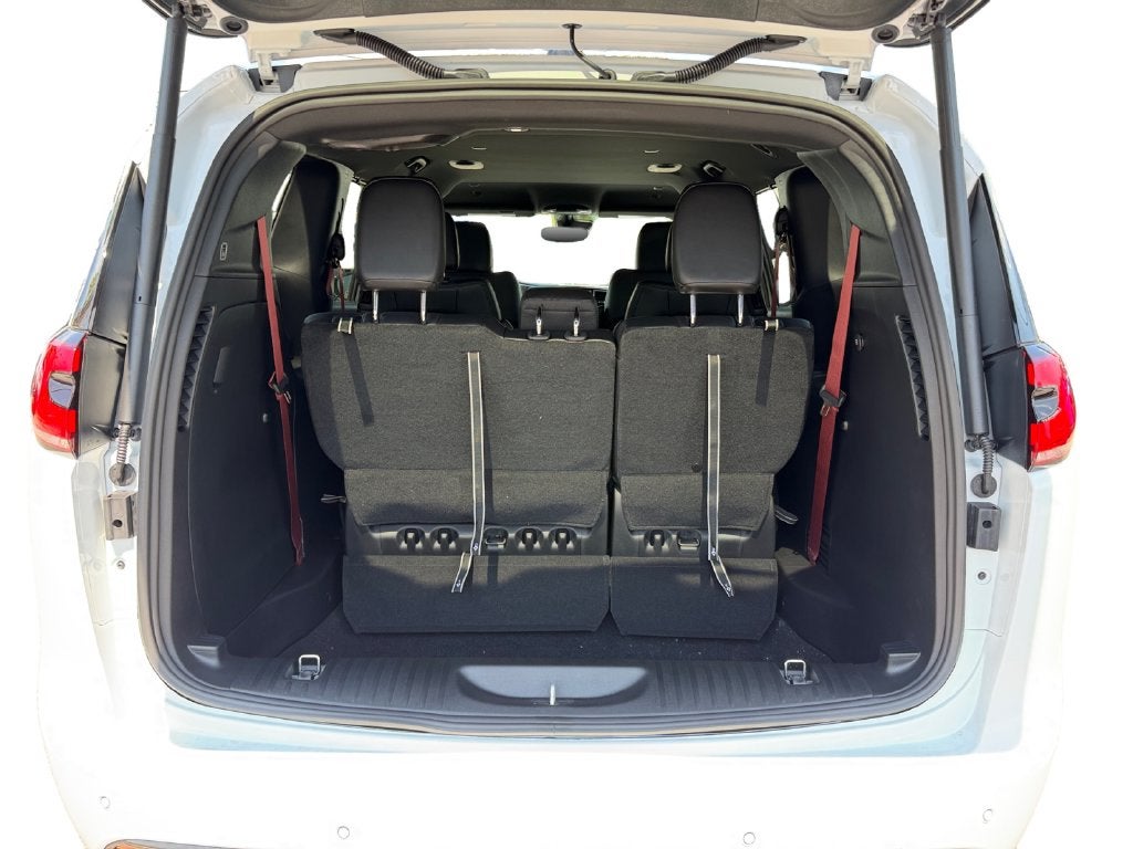 2027 Chrysler Pacifica Select
