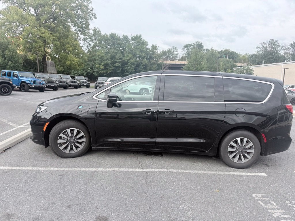 2024 Chrysler Pacifica Hybrid Select