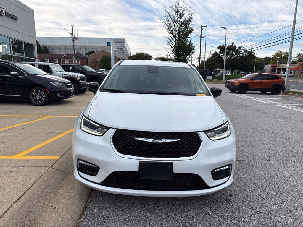 2024 Chrysler Pacifica Hybrid Select