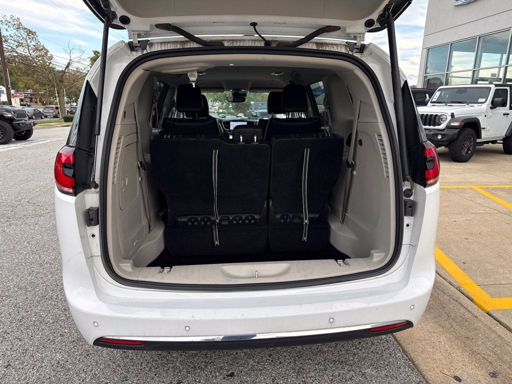2024 Chrysler Pacifica Hybrid Select