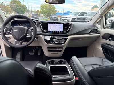 2024 Chrysler Pacifica Hybrid Select